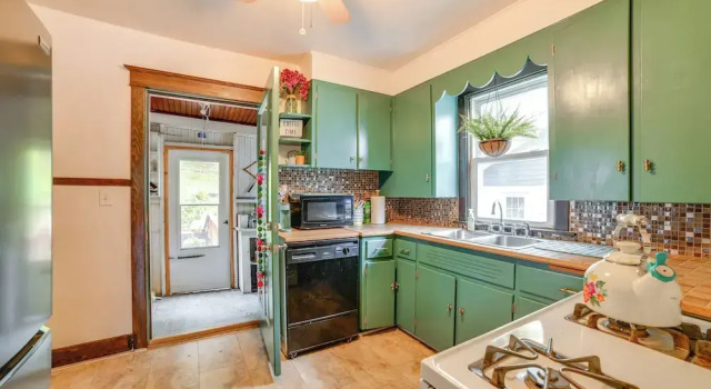 Коттедж 1 Mi to Dtwn Binghamton: Pet-friendly Home w/ Deck