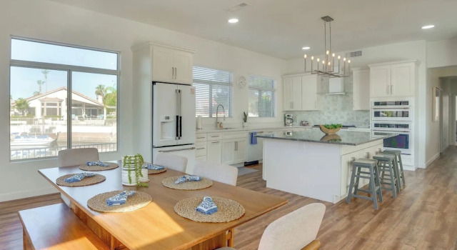 Pool + Lakefront: Upscale Glendale Getaway, Book Feriehus Glendale 