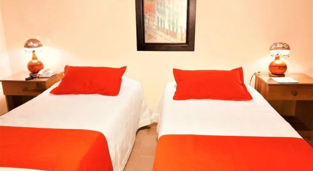 Hotel Barranqueros, Rezervați Hotel La Tebaida 