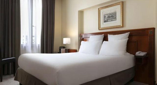 Номер Superior Hotel Saint Cyr Etoile