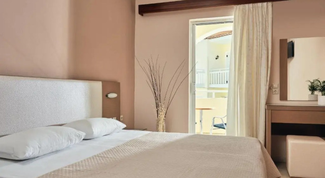 Двухместный номер Standard с видом на бассейн Alkyonis hotel