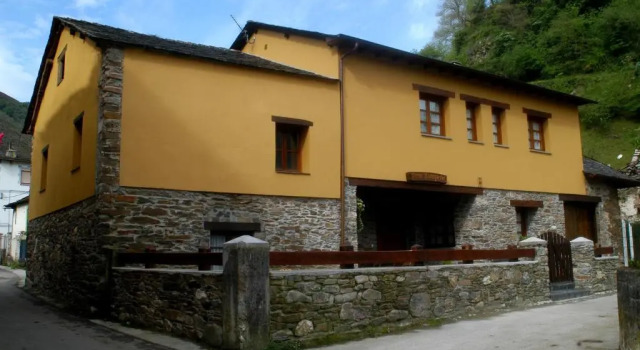 Casa Xuaquin, Varaa Hotelli Moal Asturia