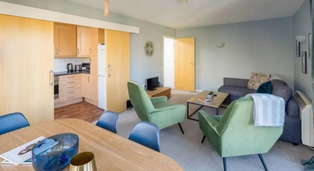 Modern 2 bed apt W/balcony 10 Mins to King's Cross, Забронировать Отель Отели Англии 3 звезды, 3*