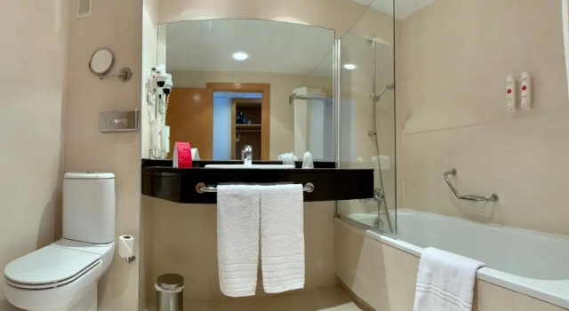 Двухместный номер с видом на бассейн Ramada by Wyndham Valencia Almussafes
