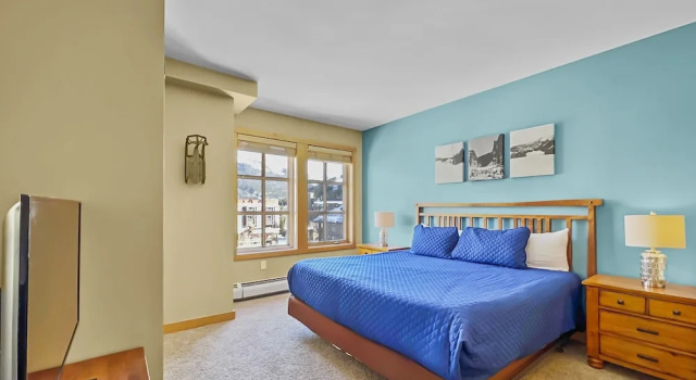 Luxury Remodeled Passage Point Condo - Short Walk to Lifts - Incredible View - PP403 by Redawning, Забронировать Апартаменты/квартира Отели Коппер-Маунтин с парковкой, Парковка