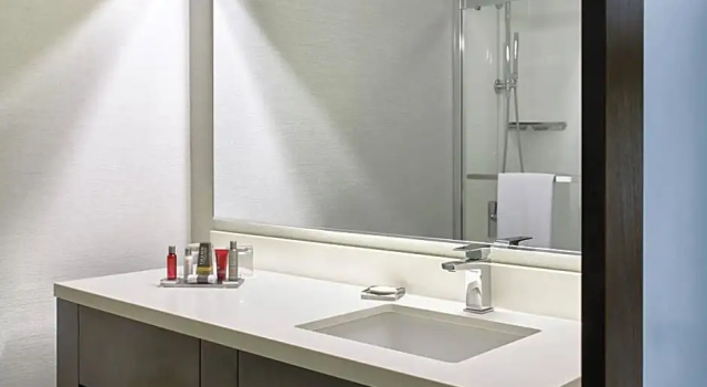 Номер Standard Marriott Cincinnati Airport