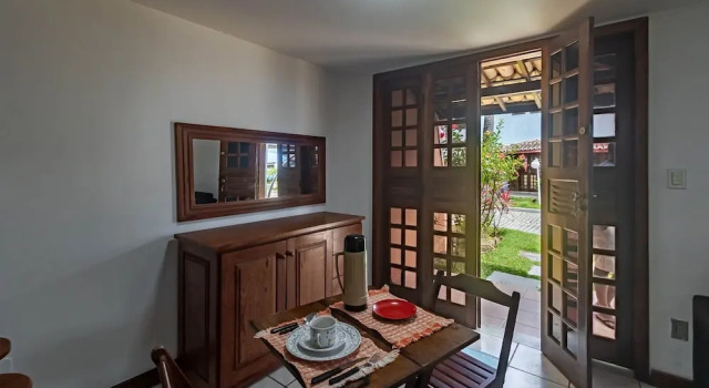 Casa com Piscina a 300m da Praia de Taperapu