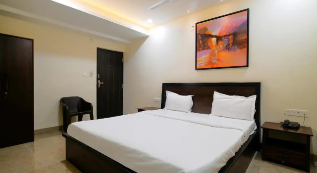 Номер Deluxe FabHotel Imperial Regency