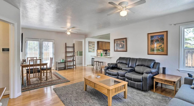Reno Home w/ Deck: 1 Mi to Riverwalk District!, Забронировать Отель Отели Рино 3 звезды, рядом с Washoe Golf Course, 3*