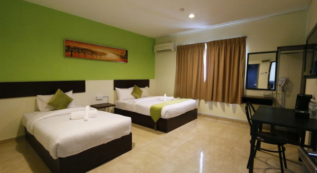 Трёхместный номер Standard Swing & Pillows - Golden Roof Hotel Falim, Ipoh