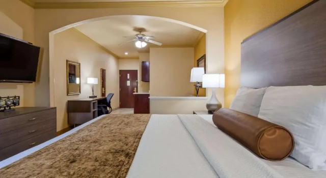 Люкс Best Western Plus Crown Colony Inn & Suites