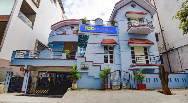 Fabexpress Ravikeerthis Service Apartment