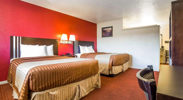 Четырёхместный номер Standard Rodeway Inn at Lake Powell