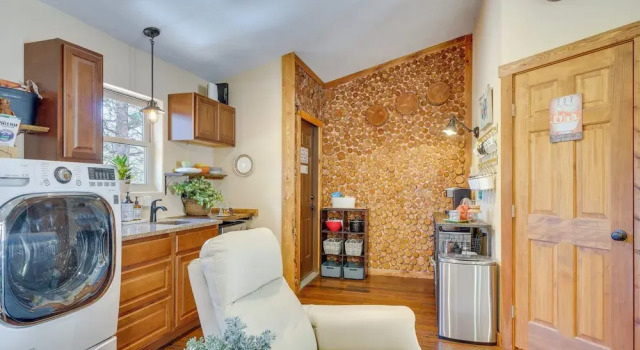 Woodland Park Apartment: Forest Views + Deck!