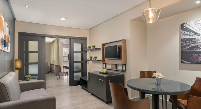 Люкс c 1 комнатой Greenhills Elan Hotel Modern - Newly Renovated