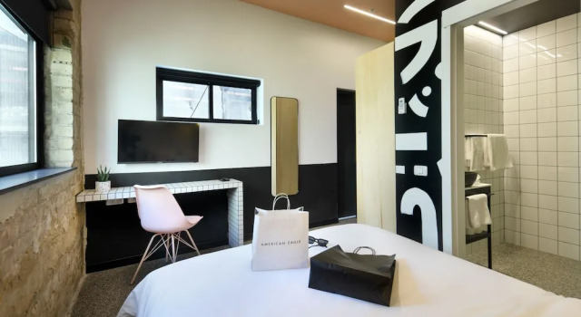 Standard Zimmer mit Balkon Pixel - by Loginn Tel-Avivian hotels