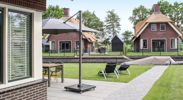 Коттедж Classic с 3 комнатами Atmospheric Villa With Nice Garden, in a Holiday Park at the Water in Friesland