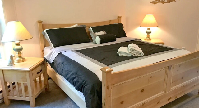 Snowline Cabin 13 - An Architectural Gem Pet Friendly With Wi-fi, Buchen Sie Ferienhaus Villen in Glacier, Villa