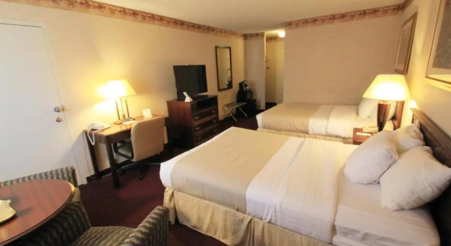 Четырёхместный номер Standard Fireside Inn & Suites Portland