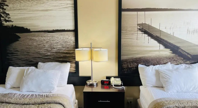 Четырёхместный номер Standard Super 8 by Wyndham Clear Lake
