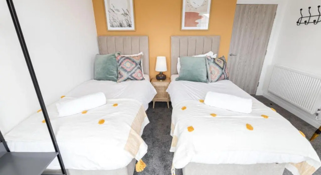 BOURNECOAST - STYLISH FLAT with SEA GLIMPSES - FM8406, Book Hotel Bournemouth Dorset