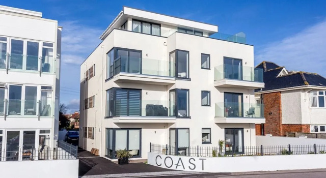 Beachcliff - On the Seafront with Two Balconies, Забронировать Отель Отели Англии с бассейном, Бассейн