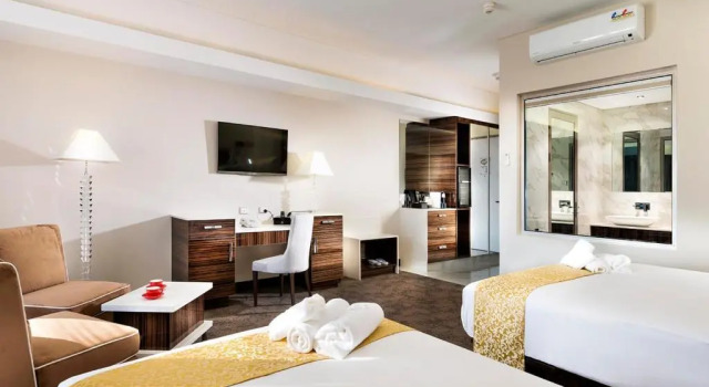 Семейный номер Standard Swan River Hotel