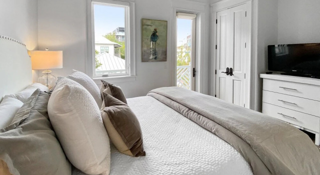 The At Rosemary Carriage House 1 Bedroom Villa by Redawning