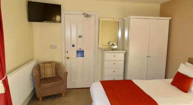 Четырёхместный номер Standard Glendale Guestrooms