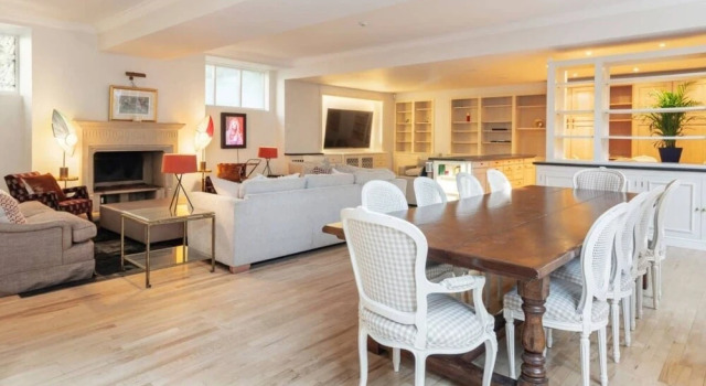 The Heart of Chelsea - Modern Bright 4bdr Home With Gym Parking Patio, Забронировать Отель Отели Лондона с парковкой, рядом с Старая Церковь в Челси, Парковка