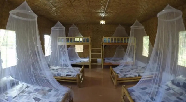 B-hol Huts - Hostel
