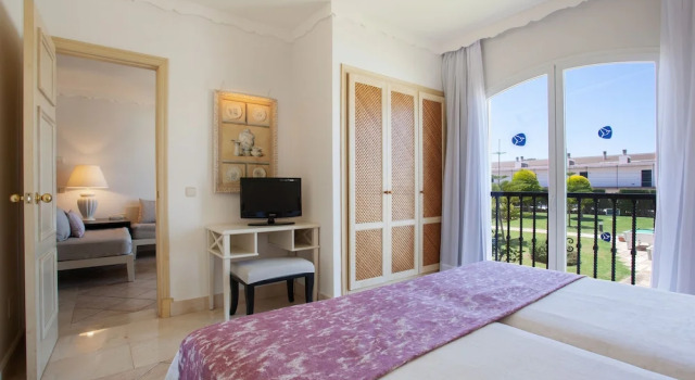 Люкс с балконом и с красивым видом из окна Grupotel Macarella Suites & Spa