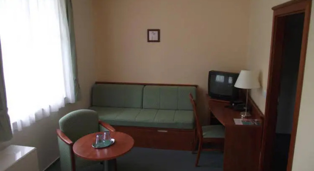 Hotel Praha, Забронировать Отель Дештне в Орлицких горах Eagle Mountains, рядом с H Zákoutí