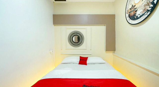 JM Guest House Lamaran RedPartner, Book Guesthouse Karawang West Java
