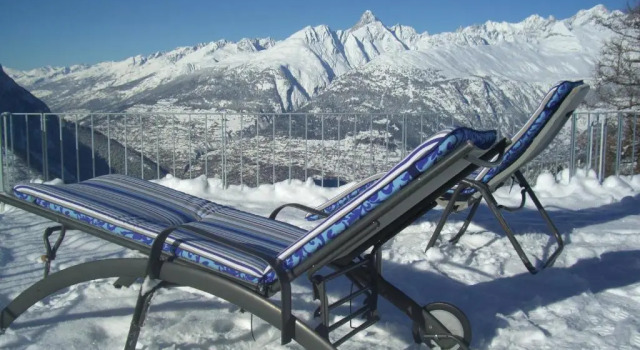 Кровать в общем номере Berggasthaus Wasenalp