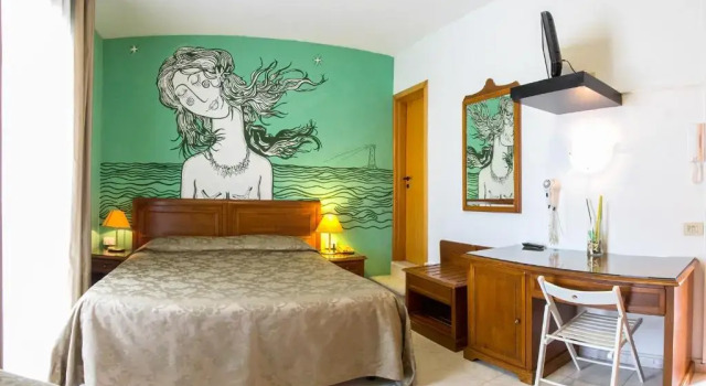 Трёхместный номер Standard с балконом и с частичным видом на море Hotel Regina