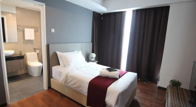 Номер Standard с балконом Nexus Business Suite Hotel