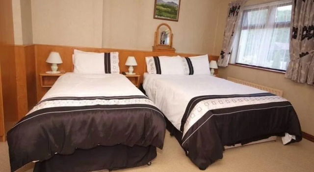 River Valley Farmhouse, Rezervați Hotel Killarney 