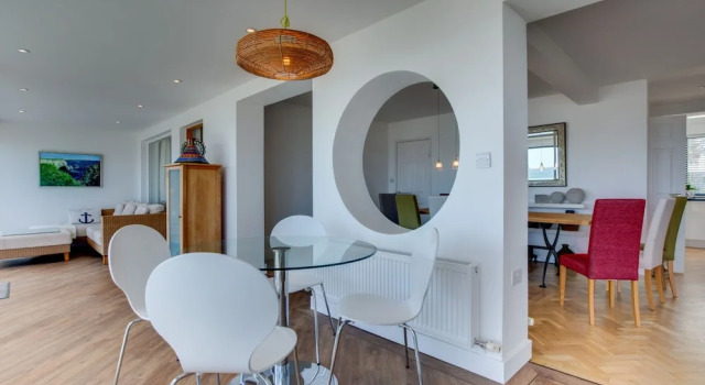 Luxury Property With Magnificent Panoramic Views of the sea, Забронировать Отель Сондерсфут 
