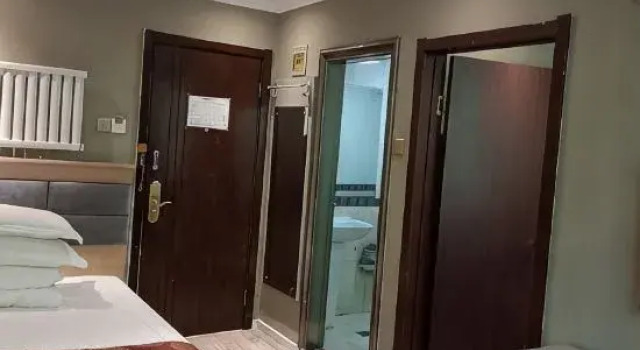 Люкс Home Inn Hotel (Beijing Railway Station Chongwenmen)