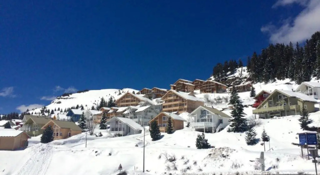Chalet lumineux avec poêle à bois et WIFI gratuit - 6 à 8 personnes - Garage - FR-1-425-117, Забронировать Шале Виллы Араш-ла-Фрас, рядом с Горнолыжный подъемник Молье, Вилла