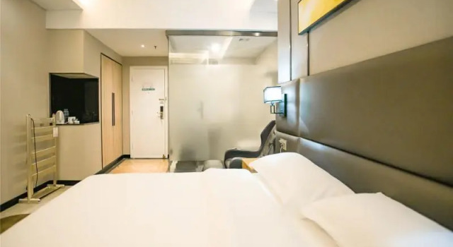 Двухместный номер Standard GreenTree Inn Guangzhou Panyu Bus Station Business Hotel