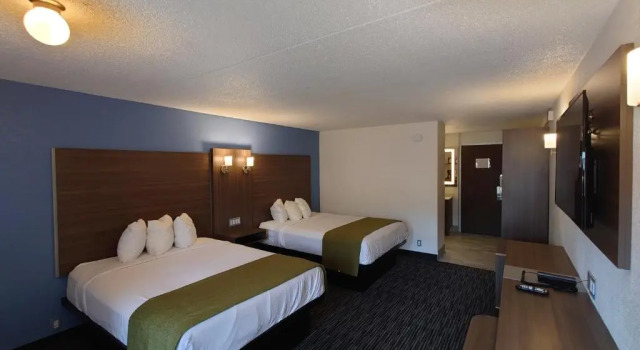 Четырёхместный номер Standard Reagan Resorts Inn