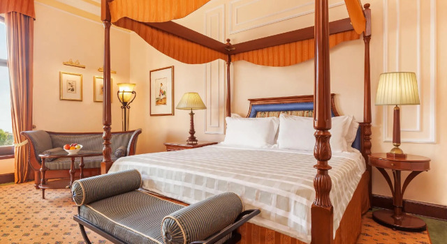 Номер Premier The Oberoi Grand Kolkata