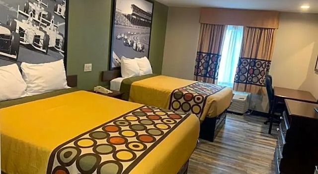 Четырёхместный номер Deluxe Super 8 by Wyndham Frankfort IN