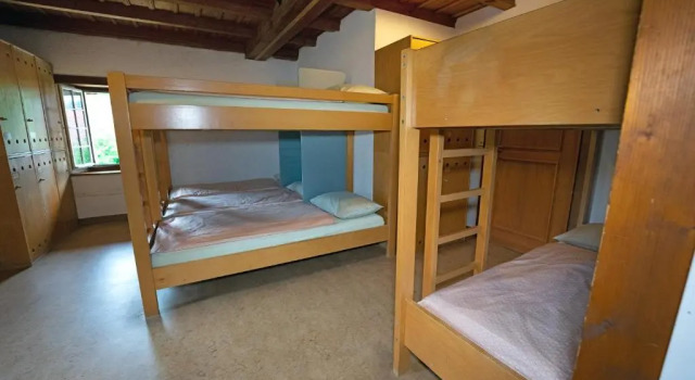 Кровать в общем номере Brugg Youth Hostel