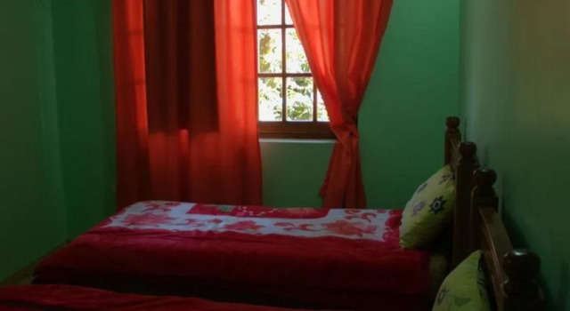 Hostel Peter Pan, Забронировать Хостел Отели Пуэрто-Игуасу с парковкой, рядом с Магазин беспошлинной торговли города Пуэрто-Игуасу, Парковка