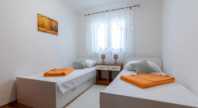 Nice Apartment in Ploce With Wifi and 5 Bedrooms