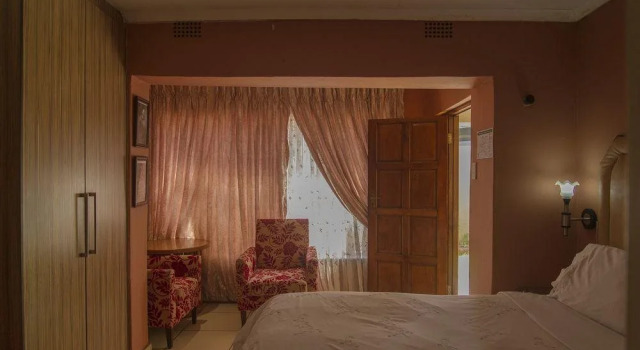 Ekhaya Guest House, 预订 宾馆 索韦托 豪登省