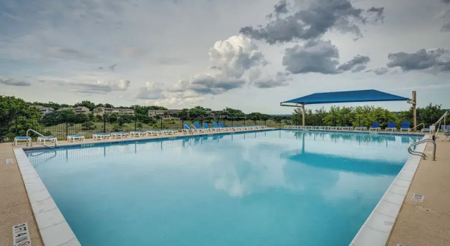 Апартаменты с 2 комнатами с балконом Lago Vista Golf Getaway w/ Decks + Pool Access!